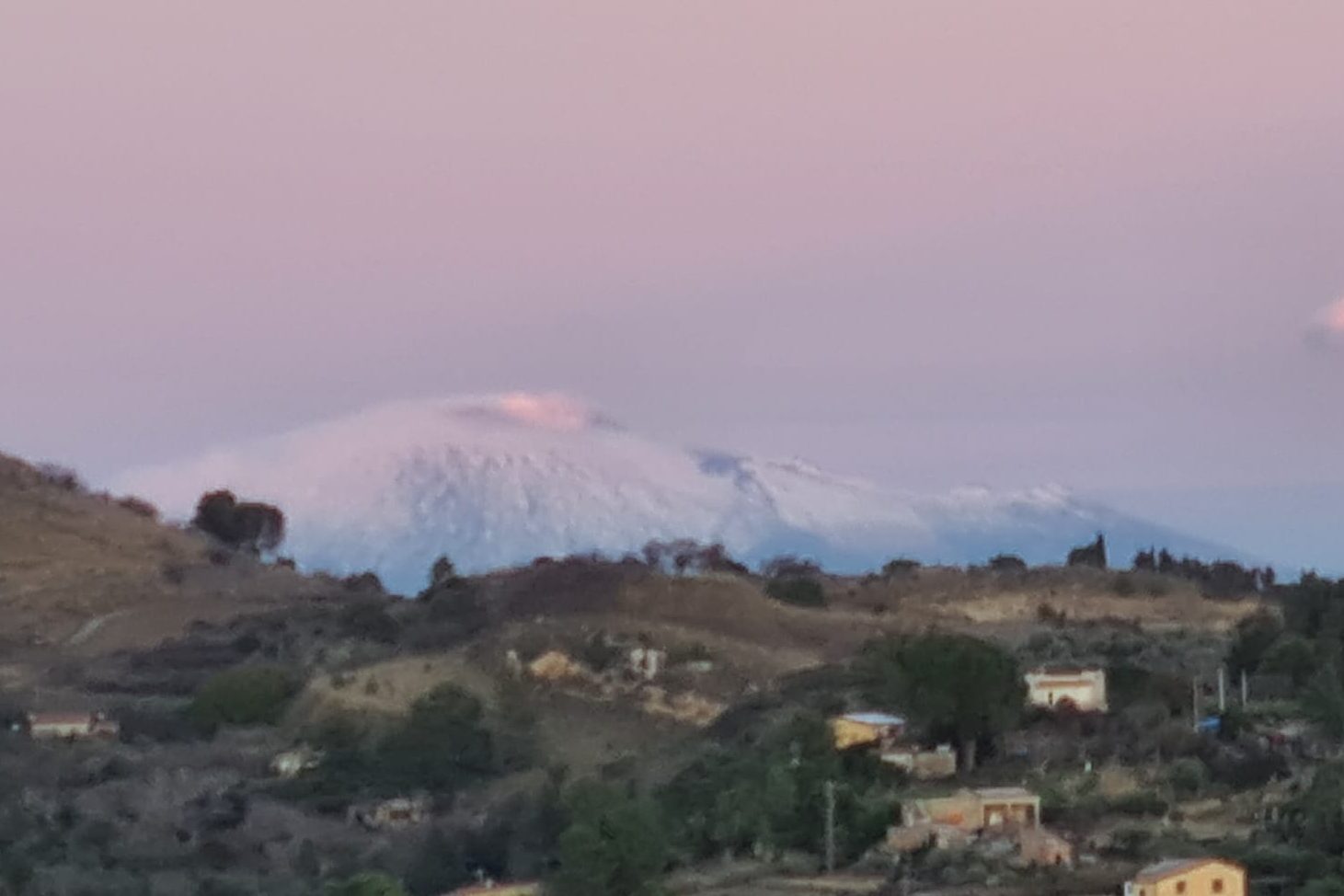 Uno stupendo mozzafiato,un'oasi non puoi immaginare finchè non lo provi di persona. È un posto bellissimo, inmerso sul lago di Pergusa, in mezzo alla natura. 